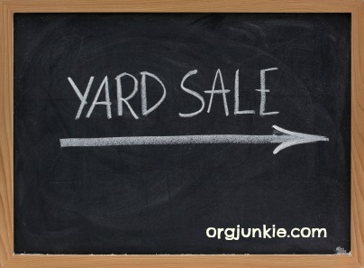 yard sale text handwritten with white chalk on blackboard