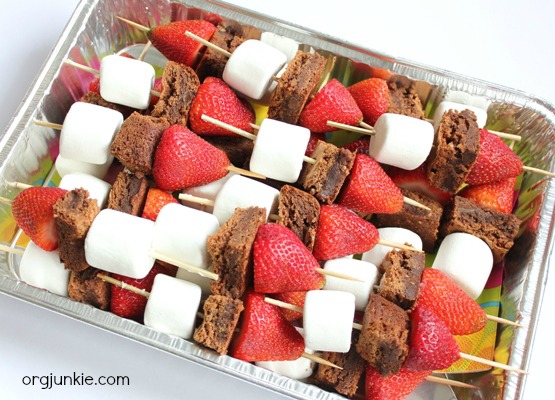 brownie kabobs for a church picnic at orgjunkie.com