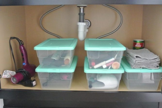 5 Quick Tips for an Organized Bathroom at I'm an Organizing Junkie blog