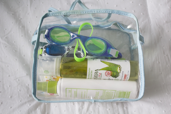 Pool Tote Essentials Organized & Ready to Go at I'm an Organizing Junkie blog
