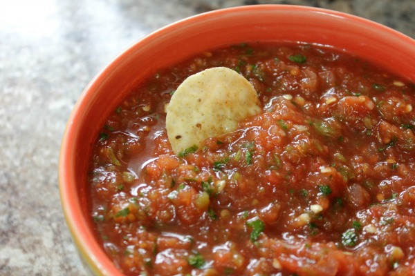 10 Minute Quick & Delicious Blender Salsa at I'm an Organizing Junkie