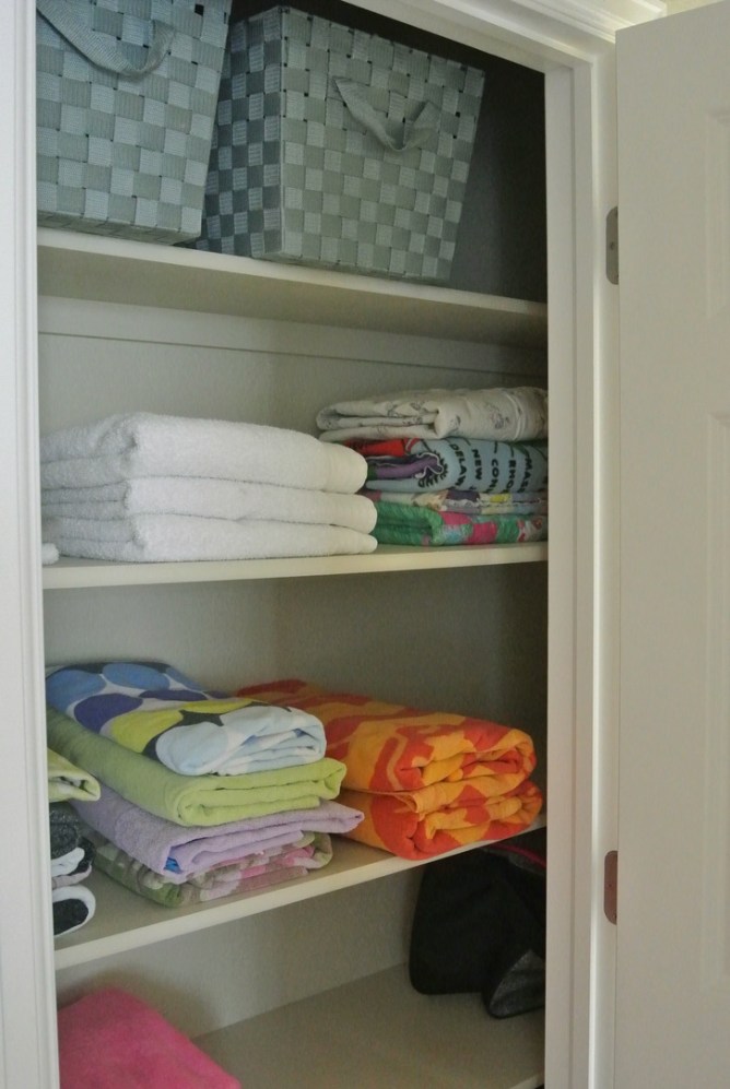 Two Simple (yet smart!) Tips for Organizing a Linen Closet at I'm an Organizing Junkie