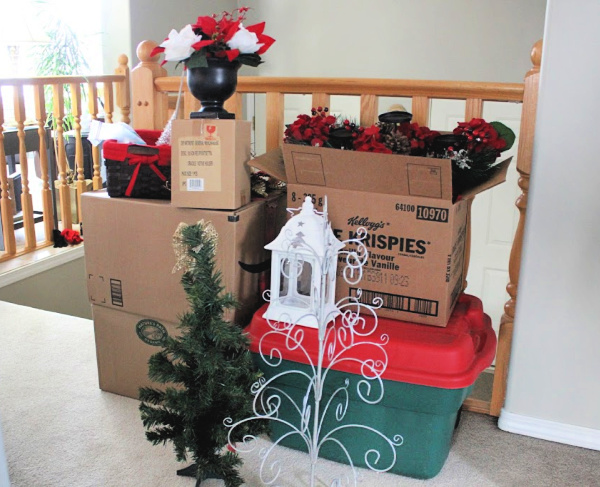 Declutter and Organize: My HUGE Holiday Decor PURGE of 2018 at I'm an Organizing Junkie blog